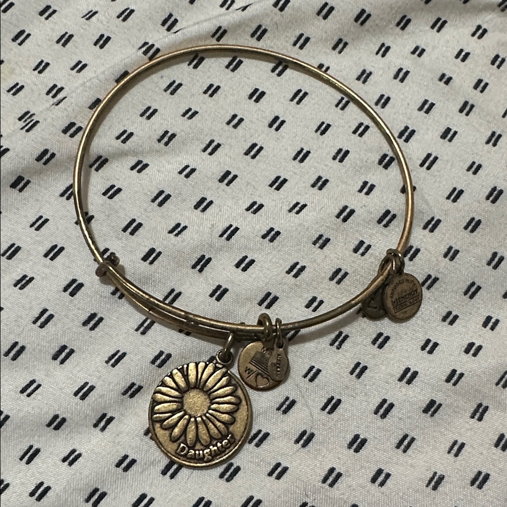 Gold Daisy Charm Bracelet